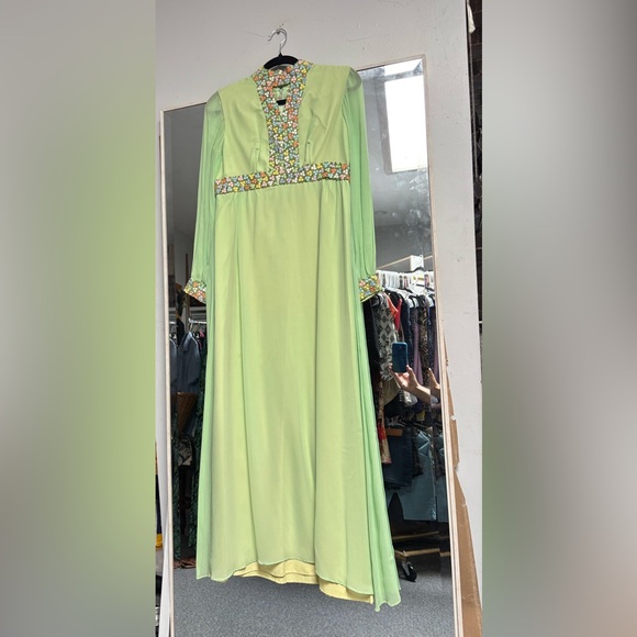 Elegant Green Embellished Handsmade Women's Vintage 70’s Dress - Picture 1 of 11